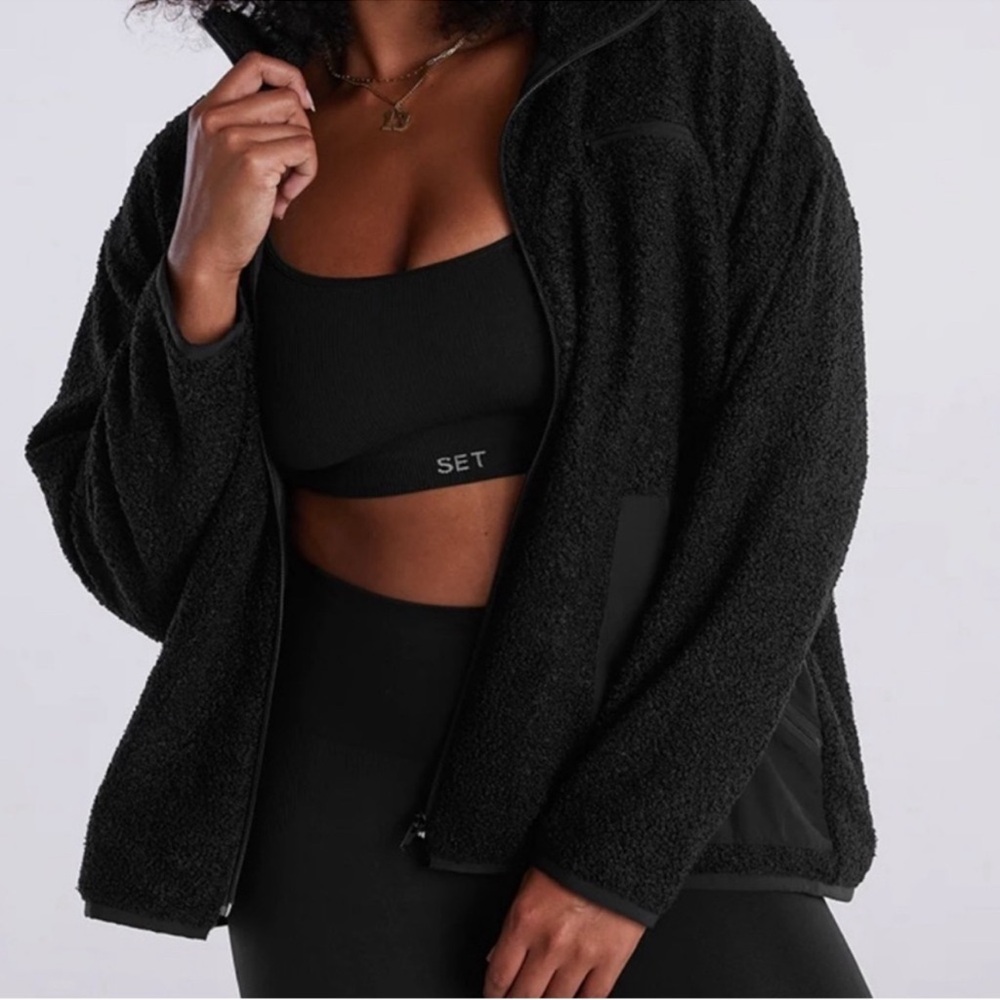Chic Black Fleece Jacket